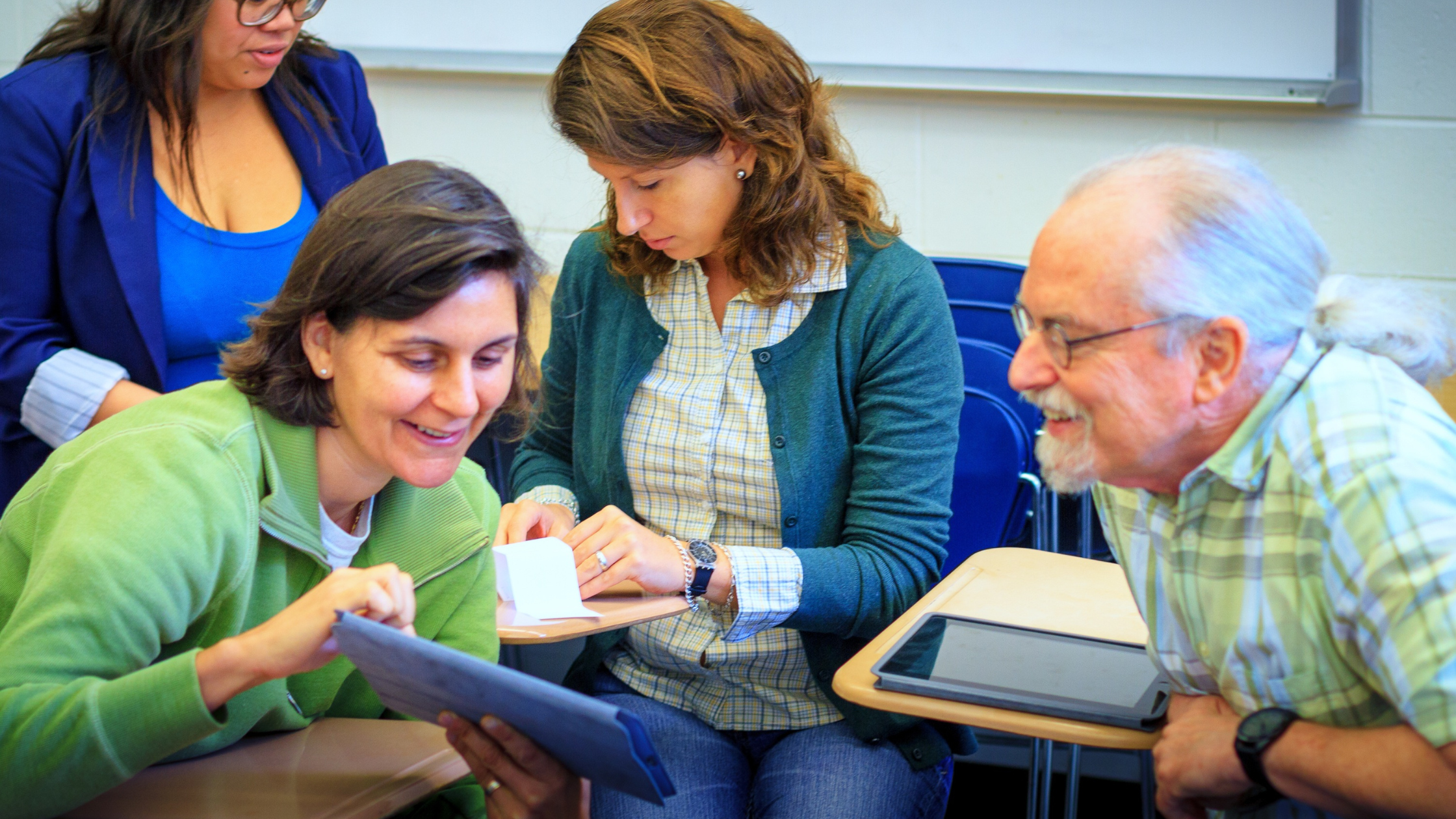 Digital Literacy Workshops: Technology for Everyday Life